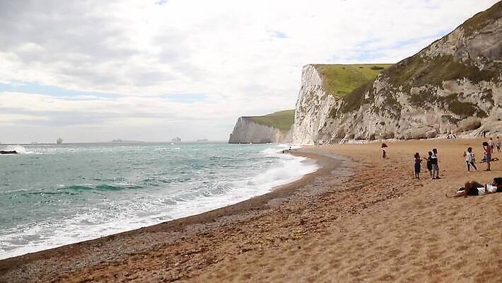 모자 유럽 선 바다 섬 여행 백그라운드 자연 하늘 휴가 영국 잉글랜드 파노라마 사람 풍경 사람없음 야외 초록색 물 도시풍경 항구 역사 언덕 장면 지역 포트 랜드마크 수평선 MOV 해외동영상 클립영상 자연요소 잡화 나라 컬러 교통시설 촬영기법 도시 생태계 동영상 파일형식