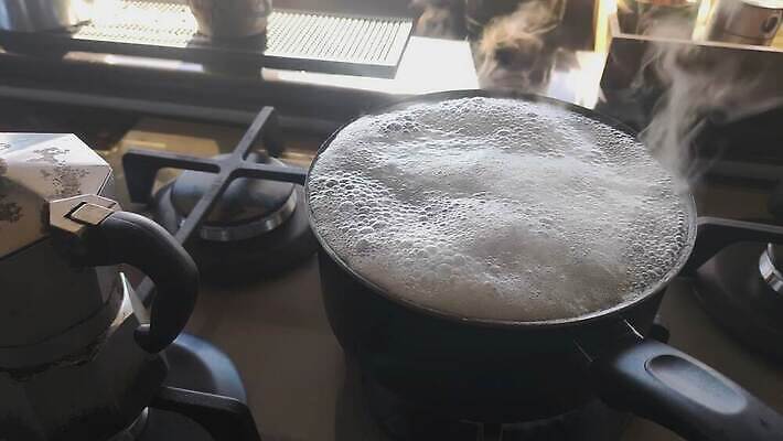 전통 접시 음료 음식 백그라운드 채소 주전자 불 불꽃 주택 건강 요리 사람없음 물 금속 주방 요리사 검은색 식사 저녁식사 기계 흰색 기구 신선 레인지 뜨거움 오븐 수프 냄비 더위 수증기 난로 준비 가스 내추럴 끓이기 철강 4K MOV 해외동영상 클립영상 자연요소 직업 식기 컬러 모션 재질 주방용품 날씨 건물 가전제품 솥 난방기 동영상 파일형식