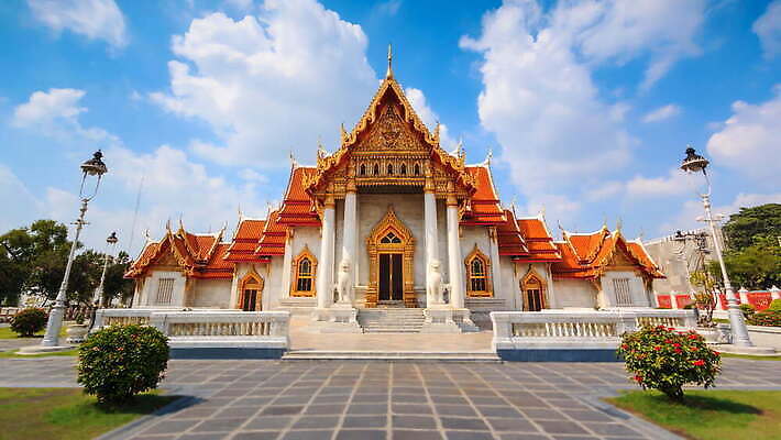 외관 아시아 종교 문화 여행 백그라운드 이동 불교 건축양식 태국 하늘 미술 사람없음 건물 장식 파란색 동남아시아 놀람 궁전 흰색 사찰 역사 황금 질감 방콕 대리석 수도원 랜드마크 숭배 옛날 인기 4K 타임랩스 MOV 해외동영상 클립영상 건축물 건축 감정 나라 컬러 컨셉 고건축 재료 종교건축 문화예술 촬영기법 표정 동영상 파일형식