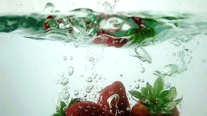 음식 잎 다이어트 과일 모션 딸기 표면 실내 건강 3 사람없음 빨간색 물 수중 거품 젖음 물방울 신선 액체 그룹 달콤 떨어짐 씻기 역동적 날것 고립 숙성 잔물결 침몰 스플래쉬 많음 디톡스 맛있는 유체 MOV 해외동영상 클립영상 자연요소 식물 물결 컬러 컨셉 내부 청결 맛 동영상 파일형식