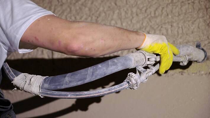 직업 산업 벽 표면 노동자 아파트 주택 돌담 사람없음 내부 건물 기계 방 장비 덮개 재산 끝 수리 믹서 시멘트 스프레이 분무기 부활 펌프 개발 건축업자 계약자 마무리 미장 석고 섞기 자동 콘크리트 4K MOV 해외동영상 클립영상 건축물 건축 금융 담장 뚜껑 돌_바위 계약 동영상 파일형식