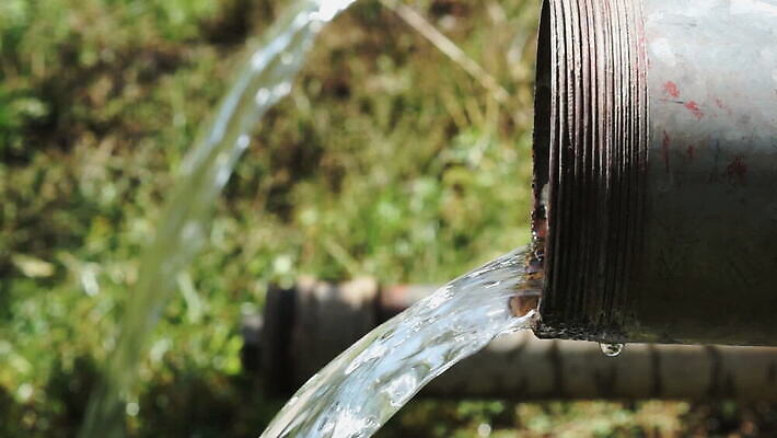 산업 농업 아프리카 사람없음 치료 물 파란색 강 환경 금속 흐름 튜브 지하 펌프 내추럴 배수구 에티오피아 옛날 MOV 해외동영상 클립영상 자연요소 나라 컬러 컨셉 의학 재질 동영상 파일형식