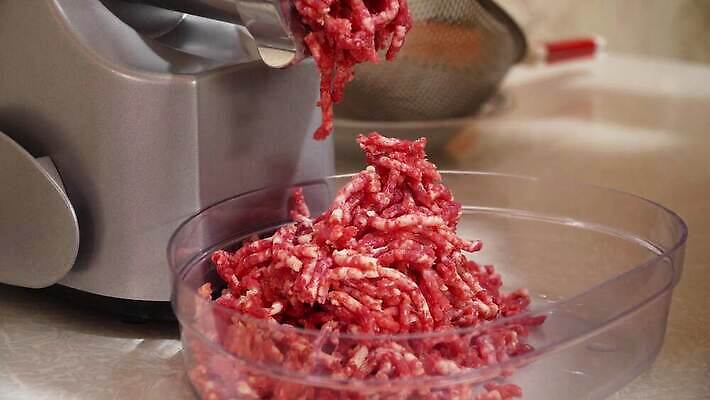 음식 재료 주방용품 주택 육류 돼지고기 요리 사람없음 빨간색 금속 주방 기계 장비 소고기 기구 공구 신선 업무 사발 자르기 준비 날것 그라인더 갈기 다진 방법 생식 철강 4K MP4 해외동영상 클립영상 컬러 생활용품 식재료 모션 재질 건물 도구 작업 사기그릇 동영상 커피용품 파일형식