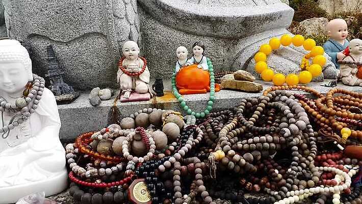 종교 어린이 조각 섬 불교 요가 태국 휴가 휴식 사랑 사람없음 야외 장식 장난감 조각상 평화 일본 중국 화목 피규어 기도 아기 영혼 작음 승려 집중 명상 질감 신성 미니 복제 신앙심 4K MOV 해외동영상 클립영상 웰빙 감정 아시아 컨셉 사람 조형물 미니어처 크기 성직자 동영상 파일형식