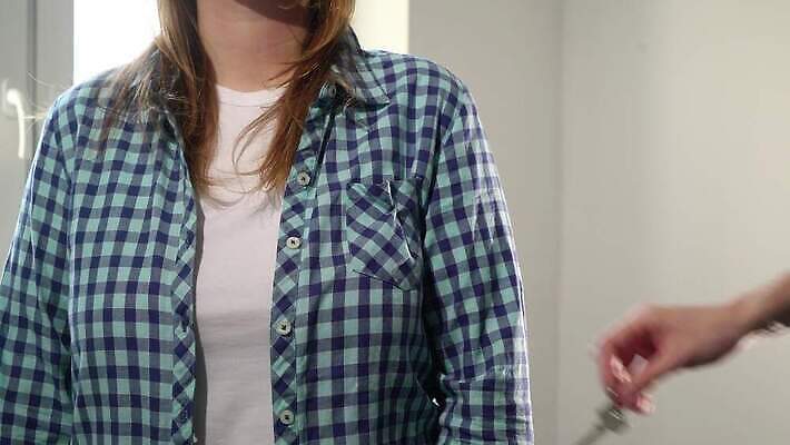 손 여자 비즈니스 손가락 가족 열쇠 부동산 새로움 아파트 주택 안전 세일 잡기 오픈 재산 플랫 구매 중개인 주기 잠금 보안 투자 보여주기 주인 대출 렌탈 매각 부동산중개인 임대 진짜 소유 제의 4K MOV 해외동영상 클립영상 직업 컨셉 관계 모션 사람 건물 신체부위 금융 경제 쇼핑 동영상 파일형식