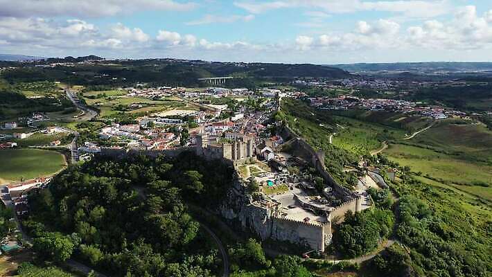 유럽 문화 벽 여행 건축양식 모션 지붕 바닥 주택 안테나 파노라마 사람없음 야외 건물 여름 도시풍경 마을 탑 맑음 도시 성 센터 중세 역사 재산 포르투갈 타일 그림 항공촬영 넘어짐 드론 옛날 4K MOV 해외동영상 클립영상 건축물 계절 건축 나라 뷰포인트 통신 날씨 촬영기법 풍경 금융 동영상 파일형식