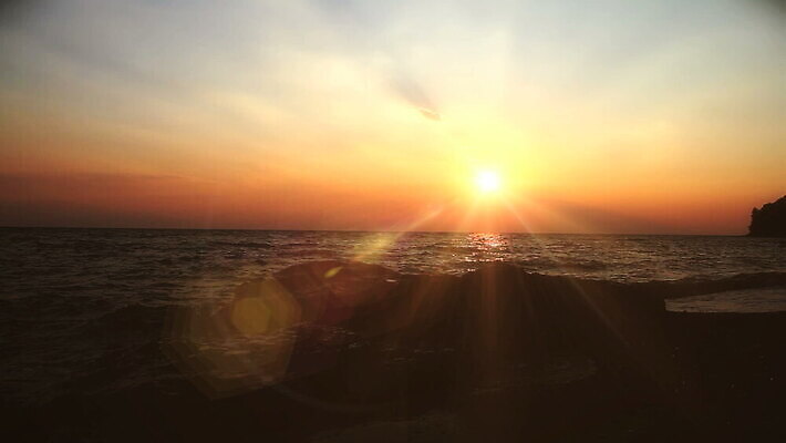 실루엣 파도 바다 여행 백그라운드 오렌지 자연 하늘 휴가 휴식 사람없음 빨간색 물 빛 모래사장 햇빛 태양 노란색 일출 맑음 황혼 일몰 새벽 낭만 광선 서핑 황금 하와이 공상 스카이라인 내추럴 파라다이스 하와이인 수평선 MOV 해외동영상 클립영상 자연요소 외국인 컬러 컨셉 과일 날씨 촬영기법 노을 미국 수상스포츠 생태계 동영상 파일형식