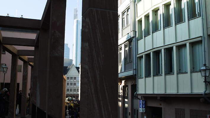 유럽 여행 겨울 건축양식 난간 거리 독일 사람 사람없음 건물 관광지 여행객 맑음 기둥 도시 역사 구시가지 랜드마크 명승지 프랑크푸르트 4K MOV 해외동영상 클립영상 건축물 계절 건축 나라 날씨 풍경 동영상 파일형식