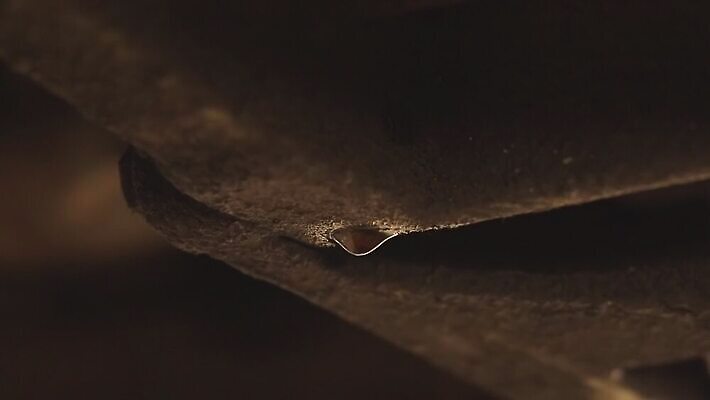 구름 파도 백그라운드 모션 자동차 표면 추상 사람없음 검은색 흐름 가을 흰색 방울 물방울 액체 변화 닫기 떨어짐 기름 소프트포커스 아래 질감 느림 화학물질 4K 유체 인트로 MOV 해외동영상 슬로모션 클립영상 자연요소 계절 음식 육상교통 바다 컬러 컨셉 무늬 촬영기법 장식 화학 방향 위치 동영상 파일형식