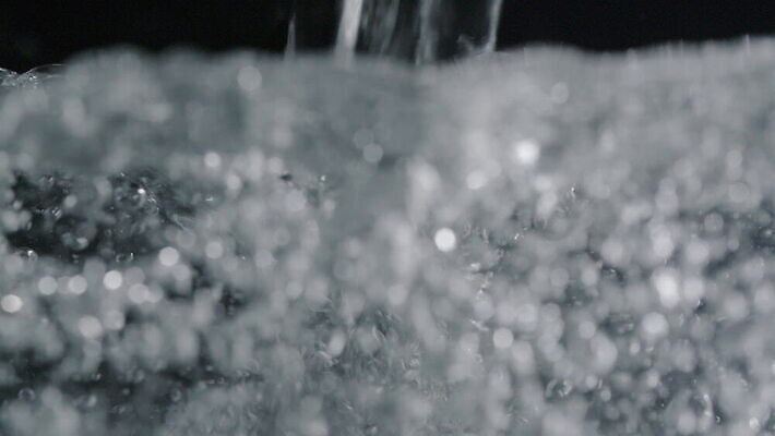 과학 백그라운드 추상 실내 실험 사람없음 옆모습 물 검은색 수중 거품 액체 개울 붓기 입자 물리학 락다운 MOV 해외동영상 클립영상 자연요소 교육 뷰포인트 컬러 무늬 모션 내부 강 동영상 물리 파일형식