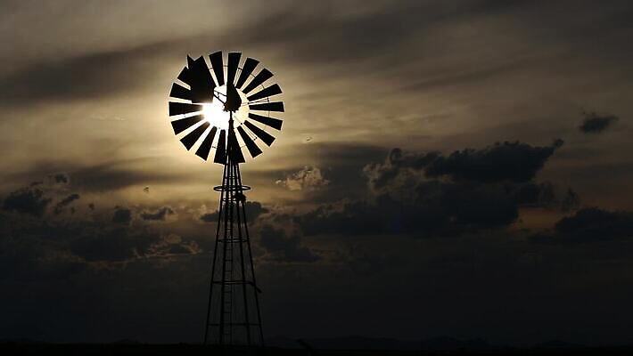 농업 모션 자연 하늘 바람 날씨 사람없음 야외 태양 농장 농경지 힘 일몰 풍차 에너지 시골 칼날 클립 동영상 설정 펌프 방앗간 되감기 밭일 오지 HD MOV 해외동영상 클립영상 자연요소 산업 노을 생태계 파일형식