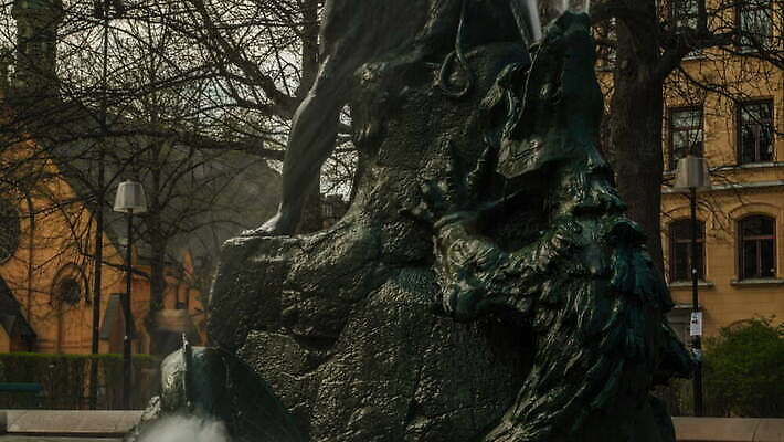 스웨덴 사람없음 물 쇼핑 조각상 용 뱀 도심 속도 분수 싸움 근육질 전사 살인 구시가지 스칸디나비아 스톡홀름 올드타운 4K 타임랩스 MOV 해외동영상 클립영상 자연요소 파충류 모션 근육 촬영기법 북유럽 조형물 도시 범죄 몸매 동영상 파일형식