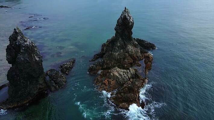동물 바다 섬 2 자연 조류 하늘 사람없음 빨간색 물 파란색 일본 맑음 검은색 만 러시아 지역 랜드마크 러시아인 화강암 4K MOV 해외동영상 클립영상 자연요소 서양인 유럽 아시아 컬러 날씨 암석 생태계 동영상 파일형식
