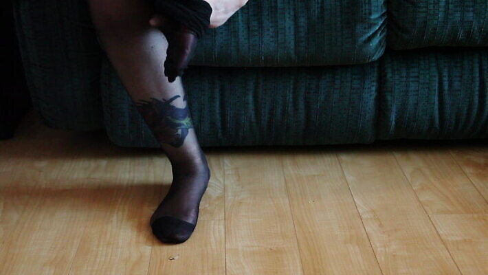 옷 여자 구두 신발 신체 발 양말 한명 달리기 섹시 유행 검은색 교수 희망 우아함 하이힐 천 옷입기 합성 스타킹 발가락 동영상 정중 착용 팬티스타킹 MOV 해외동영상 클립영상 1 감정 컬러 컨셉 모션 사람 신체부위 교사 직물 여성화 파일형식