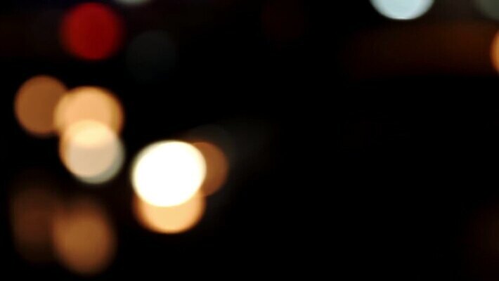 도로 컬러 여행 백그라운드 이동 자동차 추상 휴가 전등 새로움 새해 거리 사람없음 빨간색 파란색 빛 컬러풀 유행 검은색 어둠 새벽 운전 도시 점 원형 저녁 소프트포커스 방콕 보케 마법 노려봄 블러 억울 효과 HD MOV 해외동영상 클립영상 자연요소 도형 감정 길 육상교통 컨셉 무늬 교통시설 모션 태국 조명 촬영기법 표정 야간 동영상 파일형식