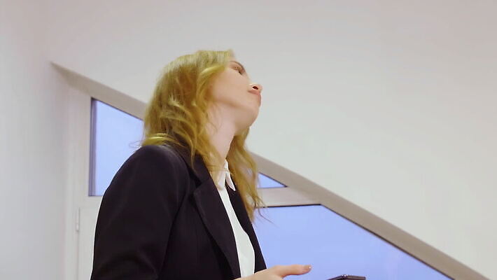 백인 직업 여자 커피 백그라운드 비즈니스 창문 모바일 휴식 노동자 스트레스 피곤 한명 사람 성인 컵 스마트폰 핸드폰 사무실 슬픔 잡기 업무 작업 비즈니스우먼 좌절 종업원 고민 경영자 두통 업무과다 문제 단절 소셜 우울증 MOV 해외동영상 클립영상 서양인 1 식기 감정 음료 컨셉 모션 전자제품 스마트기기 직장인 질병 리더 동영상 파일형식