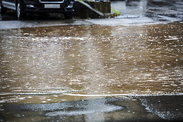 포토 JPG 주간 도로 사람없음 야외 비 홍수 자연재해 폭우 성남 흙탕물 국내포토 자연요소 길 교통시설 날씨 물 재해 경기도 파일형식