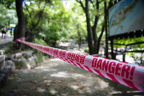 포토 JPG 주간 사람없음 야외 아웃포커스 통제 성남 안전선 진입금지 출입금지 폴리스라인 국내포토 자연요소 촬영기법 금지 경기도 파일형식