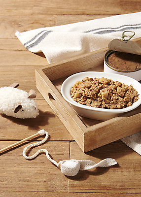 포토 JPG 스튜디오촬영 실내 사람없음 장난감 먹이 유기농 나무쟁반 쥐모양 펫푸드 애묘용품 고양이낚시대 나무배경 캔사료 고양이먹이 국내포토 반려용품 모양 웰빙 백그라운드 쟁반 내부 목재 오브젝트 애견용품 파일형식