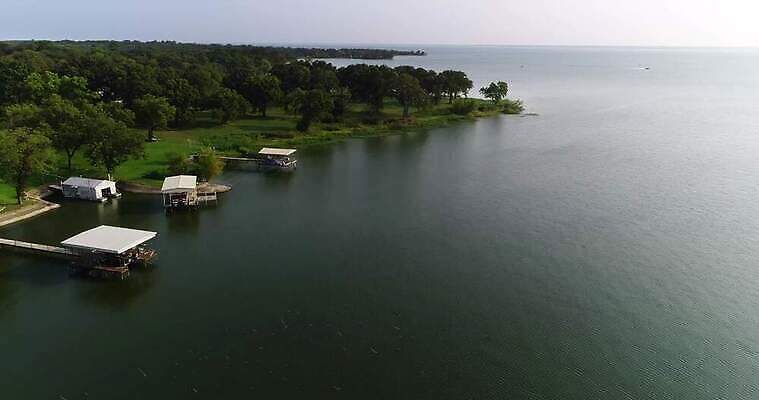 호수 자연 주택 안테나 사람없음 야외 보트 황무지 내추럴 나루 드론 텍사스 4K MP4 해외동영상 클립영상 배_교통 통신 건물 미국 생태계 동영상 파일형식