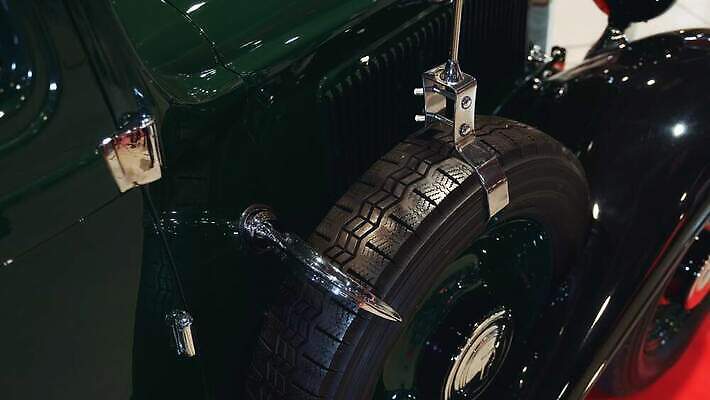 자동차 사람없음 초록색 빛 수확 골동품 바퀴 클래식 고급 복고 옛날 자동 전용 4K MOV 해외동영상 클립영상 육상교통 컬러 컨셉 농업 동영상 파일형식