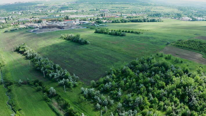 나무 식물 도로 여행 백그라운드 잎 자연 안테나 풍경 사람없음 야외 목재 초록색 여름 환경 시골 황무지 보호 정상 숲 땅 질감 내추럴 항공촬영 드론 삼림지대 4K MOV 해외동영상 클립영상 계절 길 뷰포인트 컬러 컨셉 재료 통신 교통시설 생태계 동영상 파일형식