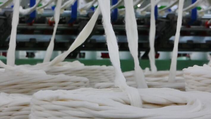 식물 산업 선 공장 사람없음 기계 장비 흰색 공구 직물 면 그룹 작업실 실 제조 실크 천 회전 탱크 롤 실타래 섬유 얼레 방앗간 양모 돌리기 자동화 줄서기 짜기 많음 MP4 해외동영상 클립영상 컬러 컨셉 공업 모션 도구 동영상 파일형식