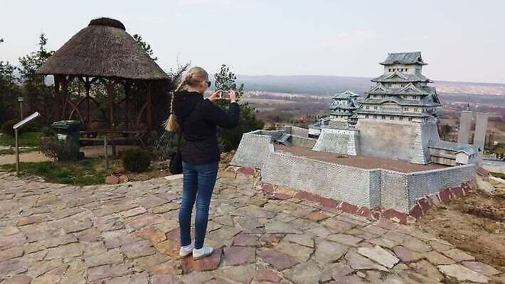 공원 행복 과학 여행 건축양식 자연 휴식 미술 한명 건물 스마트폰 세계 탑 일본 중국 산책 기쁨 미니어처 역사 셀프카메라 랜드마크 옛날 4K MOV 해외동영상 클립영상 1 건축물 공공시설 건축 감정 아시아 컨셉 문화예술 사람 핸드폰 스마트기기 모형 사진촬영 생태계 동영상 파일형식