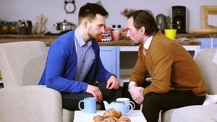 라이프스타일 손 커플 옷 얼굴 관계 아파트 실내 사람 여러명 성인 내부 일상 30대 모임 만남 아빠 플랫 방문 약혼 세대 말다툼 옛날 MP4 해외동영상 클립영상 다수 결혼 컨셉 가족 주택 라이프 생활 신체부위 장년 약속 싸움 동영상 파일형식