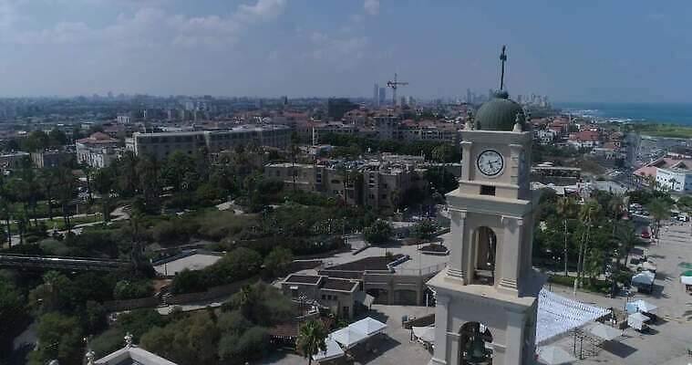 기독교 종교 바다 중동 건축양식 하늘 안테나 파노라마 풍경 사람없음 건물 여름 파란색 교회 탑 도시 만 중세 역사 이슬람교 지중해 포트 타운 유대인 동쪽 스카이라인 랜드마크 숭배 옛날 이스라엘 4K MOV 해외동영상 클립영상 건축물 계절 건축 나라 컬러 통신 종교건축 촬영기법 방향 동영상 서아시아 파일형식
