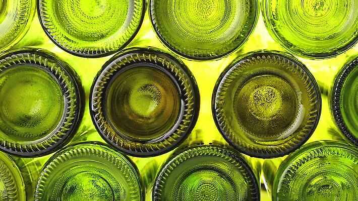 모양 산업 음료 백그라운드 패턴 유리 추상 바닥 미술 사람없음 옆모습 초록색 빛 갈색 노란색 쌓기 와인 여러개 재활용 알코올 원형 투명 그룹 미끄럼틀 수집 준비 질감 각도 줄서기 지하실 많음 비어있는 4K MP4 해외동영상 클립영상 도형 뷰포인트 컬러 다수 컨셉 무늬 모션 재질 문화예술 주류 놀이기구 친환경 동영상 파일형식