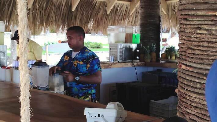 직업 라이프스타일 손 남자 행복 음료 음식 백그라운드 유리 맥주 주류 실내 한명 사람 파티 식당 얼음 카페 마시기 알코올 칵테일 바 붓기 야간 만취 계산대 서비스 클럽 만들기 바텐더 보드카 섞기 유흥 셰이커 4K MP4 해외동영상 클립영상 자연요소 1 감정 모션 재질 이벤트 내부 생활 신체부위 상점 동영상 술취함 파일형식