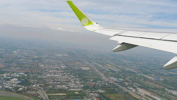 아시아 여행 비즈니스 교통시설 태국 하늘 휴가 비행기 동양인 사람없음 공항 항공 출발 방콕 상업 택시 제트기 승객 엔진 대패 착륙 항공사 4K 지상주행 MOV 해외동영상 클립영상 나라 산업 교통 컨셉 항공교통 승용차 자동차 대중교통 인종 시설 동영상 파일형식