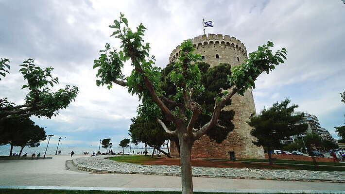 유럽 문화 물결 벽 바다 여행 건축양식 하늘 유물 파노라마 풍경 사람없음 건물 파란색 도시풍경 탑 흰색 깃발 도시 중세 역사 중앙 지중해 그리스 박물관 그리스인 천연기념물 랜드마크 마케도니아 발칸반도 비잔틴 옛날 4K MOV 해외동영상 클립영상 서양인 전통 건축물 건축 나라 컬러 촬영기법 동영상 제국 파일형식 남유럽