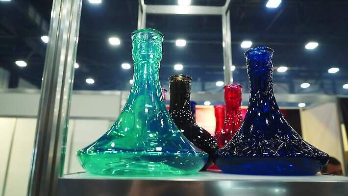 구름 라이프스타일 전구 휴식 흡연 담배 실내 사람 이벤트 사람없음 파티 카페 안개 바 사발 연기 수증기 전시회 클럽 파이프 아로마 숯 중독 니코틴 석탄 아랍어 타격 흡연자 스타일 4K MOV 해외동영상 클립영상 자연요소 컨셉 모션 날씨 내부 생활 상점 전시 사기그릇 동영상 파일형식