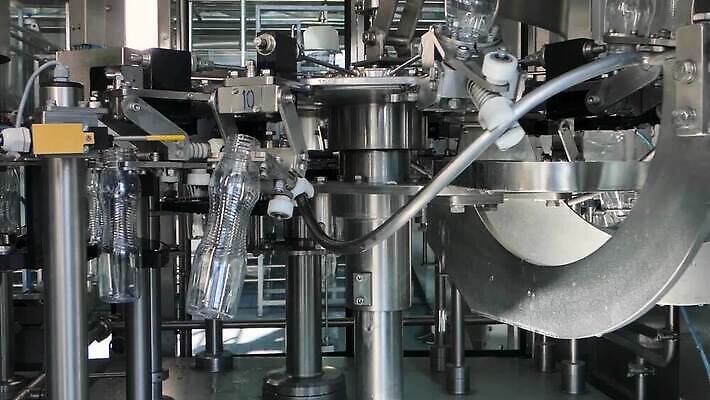 식물 산업 음료 선 비즈니스 공장 모션 사람없음 농장 기계 장비 우유 벨트 업무 원형 액체 그룹 제조 씻기 상품 컨테이너 플라스틱 크림 파이프 시스템 튜브 요거트 방법 자동 자동화 줄서기 컨베어밸트 MP4 해외동영상 클립영상 도형 잡화 농업 공업 재질 유제품 청결 작업 동영상 파일형식