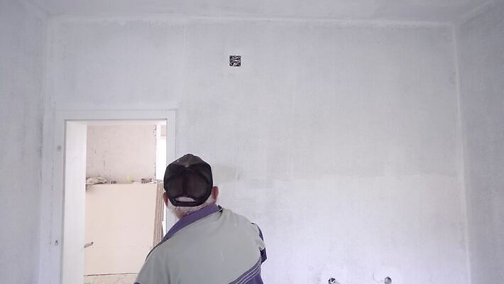 직업 손 벽 컬러 노동자 새로움 아파트 주택 기술 내부 장식 인테리어 페인트 방 장비 신선 잡기 붓 변화 수리 롤러 화가 부활 공예가 업그레이드 옛날 재주꾼 진짜 4K MP4 해외동영상 클립영상 디자인 컨셉 모션 건물 신체부위 동영상 파일형식