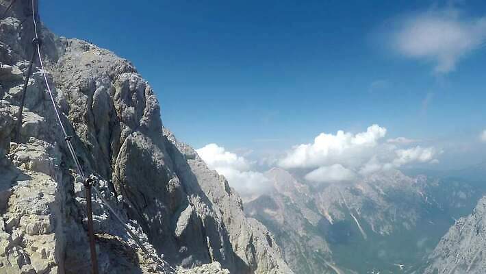 공원 스포츠 여행 백그라운드 자국 자연 하늘 산 풍경 사람없음 야외 등산 트래킹 하이킹 탐험 정상 위험 언덕 빙하 오르기 그런지 루트 산악가 원정 절정 힙스터 1인칭시점 4K MP4 해외동영상 클립영상 시선 공공시설 패션 컨셉 모션 레저 생태계 동영상 파일형식