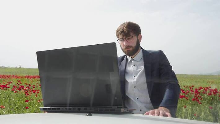 공원 곤충 컨셉 밭 비즈니스 자동차 자연 하늘 성공 미래 한명 서기 정장 초원 야외 빨간색 초록색 노트북 컴퓨터 튤립 자유 분노 업무 비즈니스맨 불안 싱글 흥분 문제 소셜 심각 혼자 가상 4K MP4 해외동영상 클립영상 동물 1 옷 공공시설 남자 꽃 감정 육상교통 컬러 농업 모션 사람 전자제품 작업 직장인 생태계 동영상 파일형식