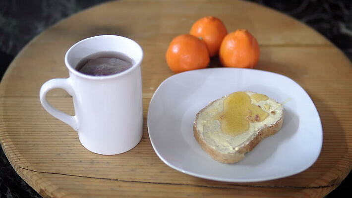 전통 접시 음식 빵 조각 백그라운드 단풍 과일 아침 디저트 건강 요리 사람없음 우주 식사 흰색 신선 달콤 맛 아침식사 만취 크림 유기농 토스트 시럽 버터 꿀 프랑스어 캐서롤 맛있는 4K MOV 해외동영상 클립영상 주간 문자 식기 웰빙 컬러 컨셉 잎 용기_그릇 동영상 술취함 파일형식