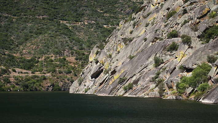 유럽 여행 자연 경사 사람없음 야외 강 농장 골짜기 계곡 시골 크루즈 포르투갈 언덕 좁은 암초 도루강 4K MOV 해외동영상 클립영상 나라 농업 배_교통 생태계 동영상 파일형식
