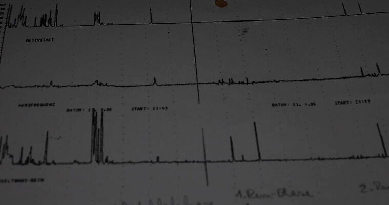 직업 과학 사람없음 약 의사 기록 종업원 분석 보고서 예방 서류판 적외선 화학자 4K MOV 해외동영상 클립영상 컨셉 의학 사무용품 의료진 과학자 동영상 파일형식