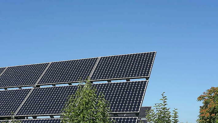 디자인 산업 과학 백그라운드 패턴 자연 하늘 새로움 세포 사람없음 건물 초록색 파란색 햇빛 태양 환경 힘 재활용 발전기 에너지 판넬 묘사 에코 생태계 하이테크 태양에너지 시스템 세대 유지 패널 혁명 개발 생태학 공급 획기적 MOV 해외동영상 클립영상 자연요소 건축물 교육 컬러 컨셉 무늬 기술 발전소 그린에너지 친환경 동영상 파일형식