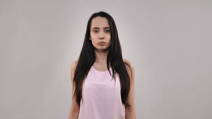 긴머리 손 여자 관리 손바닥 경고 한명 안전 20대 단어 금지 분노 짜증 표현 자신감 기다림 정지 위험 거절 불안 사인 조심 불만 그만 부정적 심각 4K MOV 해외동영상 클립영상 문자 1 헤어스타일 감정 컨셉 모션 사람 청년 신체부위 동영상 파일형식