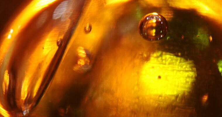 디자인 컬러 백그라운드 패턴 유리 추상 조명 미술 사람없음 장식 물 빛 뷰티 반사 노란색 디지털 젖음 추위 물방울 소프트포커스 브레이크 크리스탈 빗방울 질감 다이아몬드 유리그릇 블러 블러효과 새기다 인공 비어있는 4K MOV 해외동영상 클립영상 자연요소 그릇 무늬 재질 문화예술 촬영기법 비_날씨 광석 보석 동영상 파일형식 효과