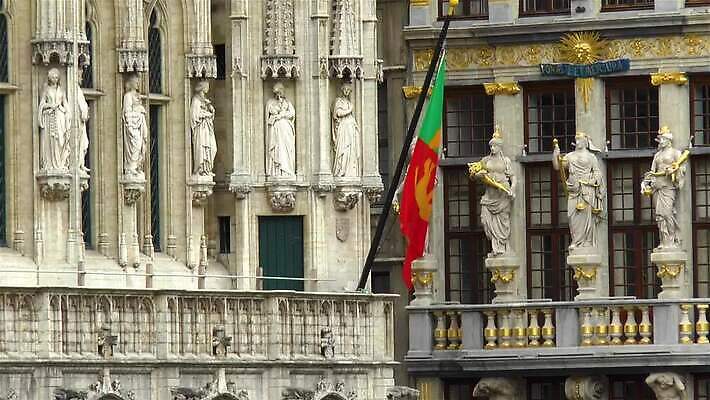 전통 조각 여행 건축양식 사람없음 장식 조각상 탐험 깃발 중세 역사 황금 심볼 묘사 벨기에 고딕 브뤼셀 MP4 해외동영상 클립영상 건축 조형물 동영상 서유럽 파일형식