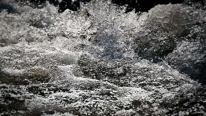컬러 백그라운드 겨울 패턴 모션 날씨 산 흑백 파노라마 사람없음 야외 목재 가로 물 빛 강 환경 어둠 힘 폭포 회색 흐름 추위 흰색 신선 도시 개울 저녁 숲 위험 시원함 묘사 속도 질감 폭풍 내추럴 생태학 적외선 MOV 해외동영상 클립영상 자연요소 나무 계절 교육 컨셉 무늬 재료 자연 촬영기법 야간 동영상 파일형식