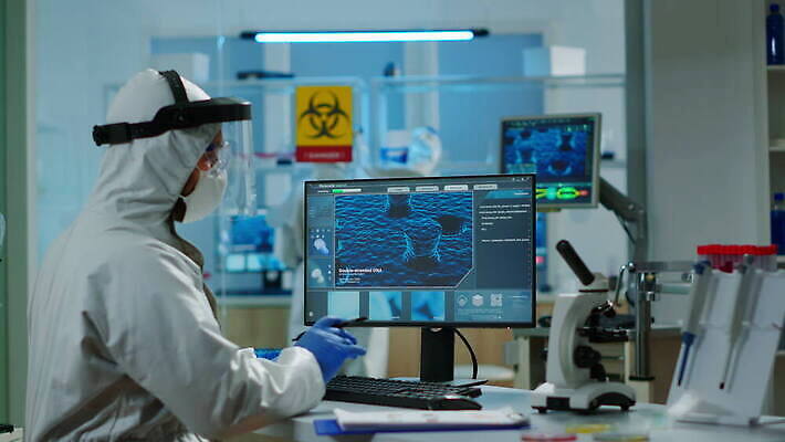 안경 과학 건강 실험 작업복 가면 정장 사람없음 치료 컴퓨터 약 환경 의사 기록 작업 실험실 바이러스 보호 생명공학 보호장비 과학자 분석 직원 생물학 하이테크 미생물 혁명 개발 백신 유전 전염병 화학물질 화학자 항생제 코로나바이러스 4K MOV 해외동영상 클립영상 직업 잡화 옷 교육 컨셉 의학 생물 기술 전자제품 장비 의료진 화학 질병 동영상 학자 파일형식