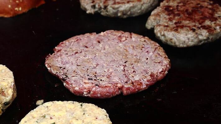 손 음식 재료 표면 육류 요리 사람없음 식당 소고기 신선 뜨거움 닫기 연기 그릴 정상 바비큐 굽기 먹기 확인 속도 준비 각도 주걱 방법 채식주의자 퀴노아 해로움 MOV 해외동영상 클립영상 컨셉 식재료 모션 주방용품 곡류 신체부위 상점 구이 채식 동영상 파일형식