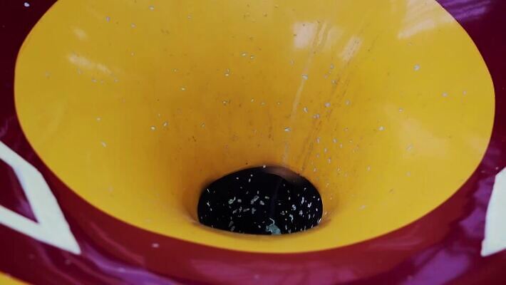 백그라운드 돈 패턴 비즈니스 모션 벽지 탁자 나선형 사람없음 목재 달러 금속 동전 검은색 유로 원형 변화 황금 도박 닫기 구부린 떨어짐 은색 심볼 카지노 사인 회전 롤 깔대기 착륙 튕기기 HD MOV 해외동영상 슬로모션 클립영상 도형 나무 컬러 가구 컨셉 무늬 재료 재질 촬영기법 재산 동영상 파일형식